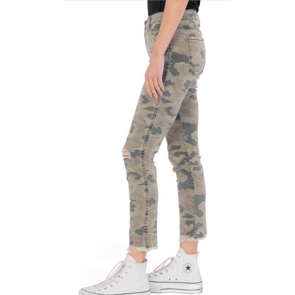 Kut from the Kloth Reese Fab Ab Ripped Camo Print High Waist Jeans Size 2 - Picture 1 of 8